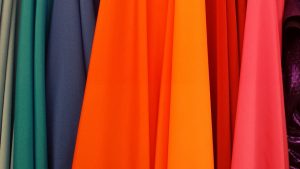 Des vêtements de couleur